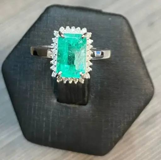 [476] Anillo Esmeralda Rectangular y Diamantes - Esm 2.07Ct /Dia 0.16Ct / OB